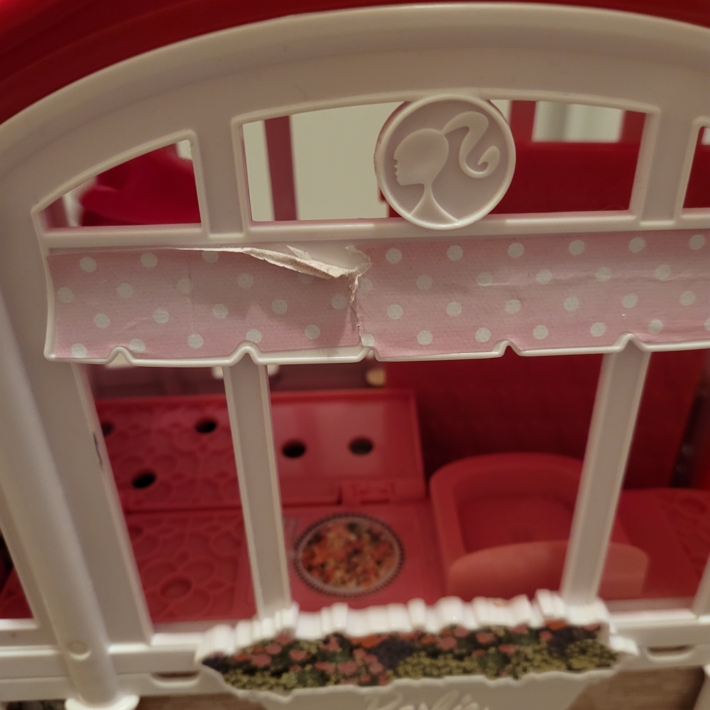Mattel Barbie Glam Getaway Portable Doll House - Picture 4 of 11